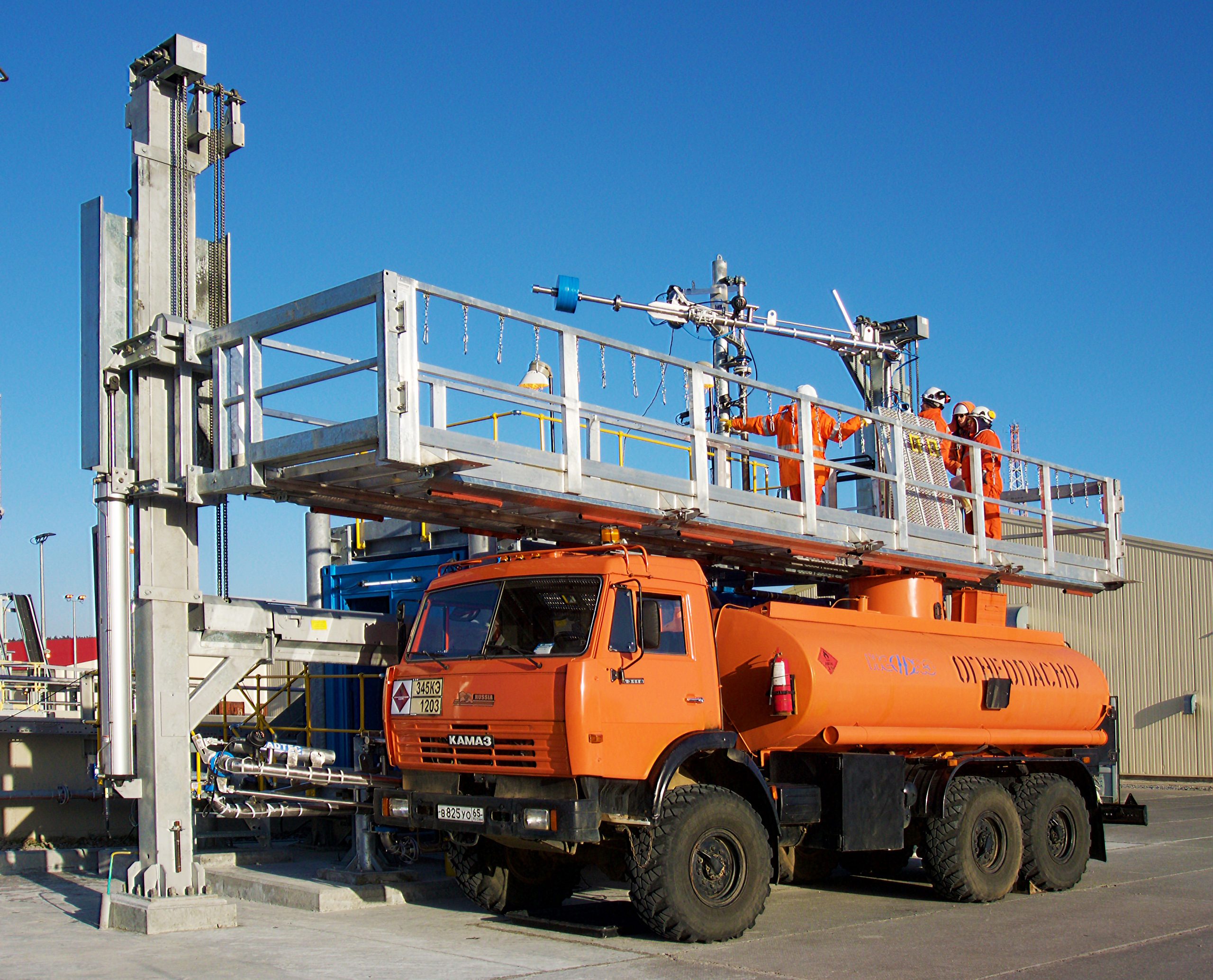 PREVENTING FALLS AND PROTECTING WORKERS - Tank Storage Magazine