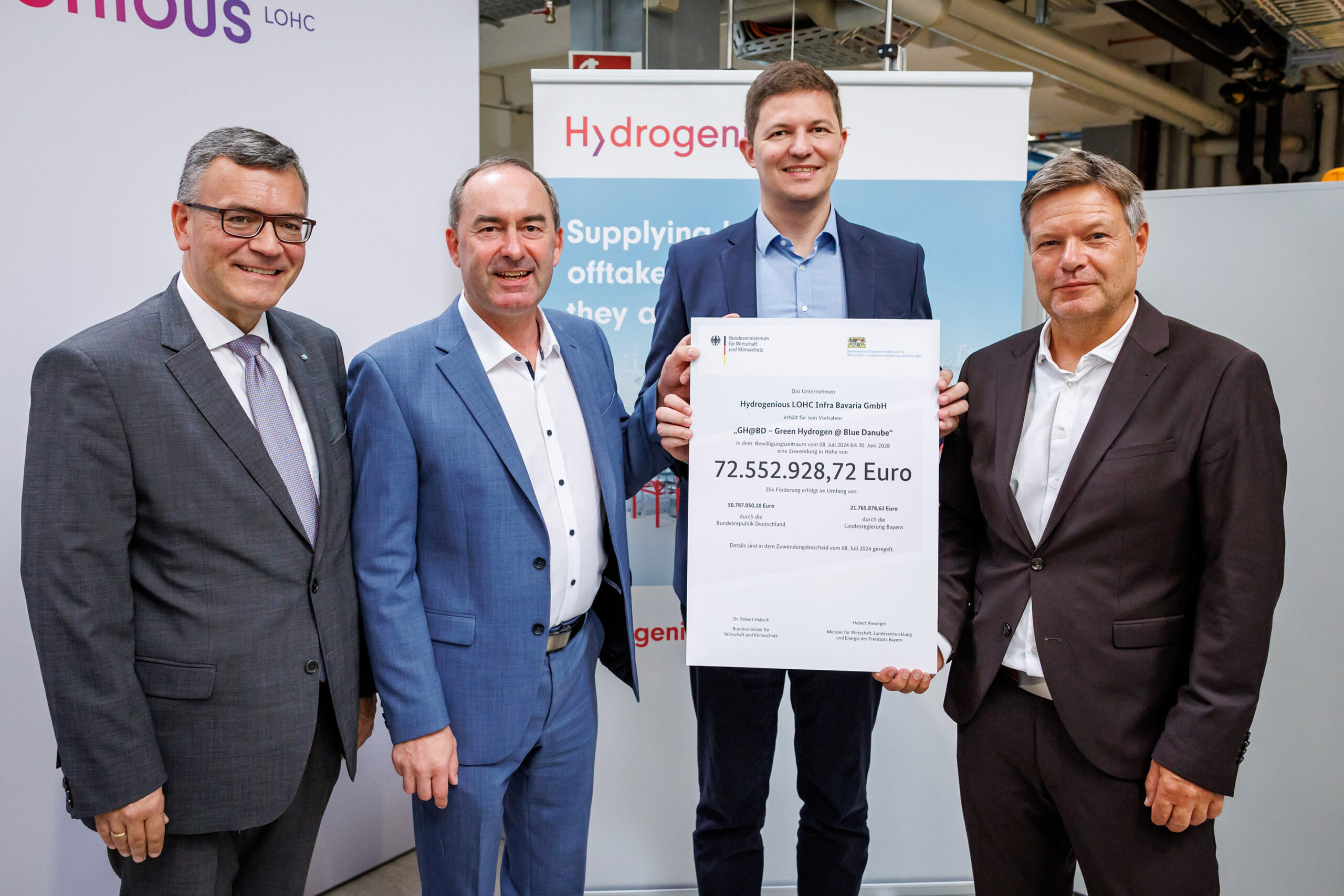 Hydrogenious LOHC Presented With €72.5 Million Grant