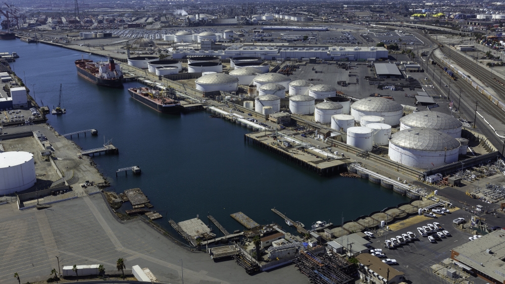 Marathon Petroleum Receives Port of Long Beach Green Flag Award