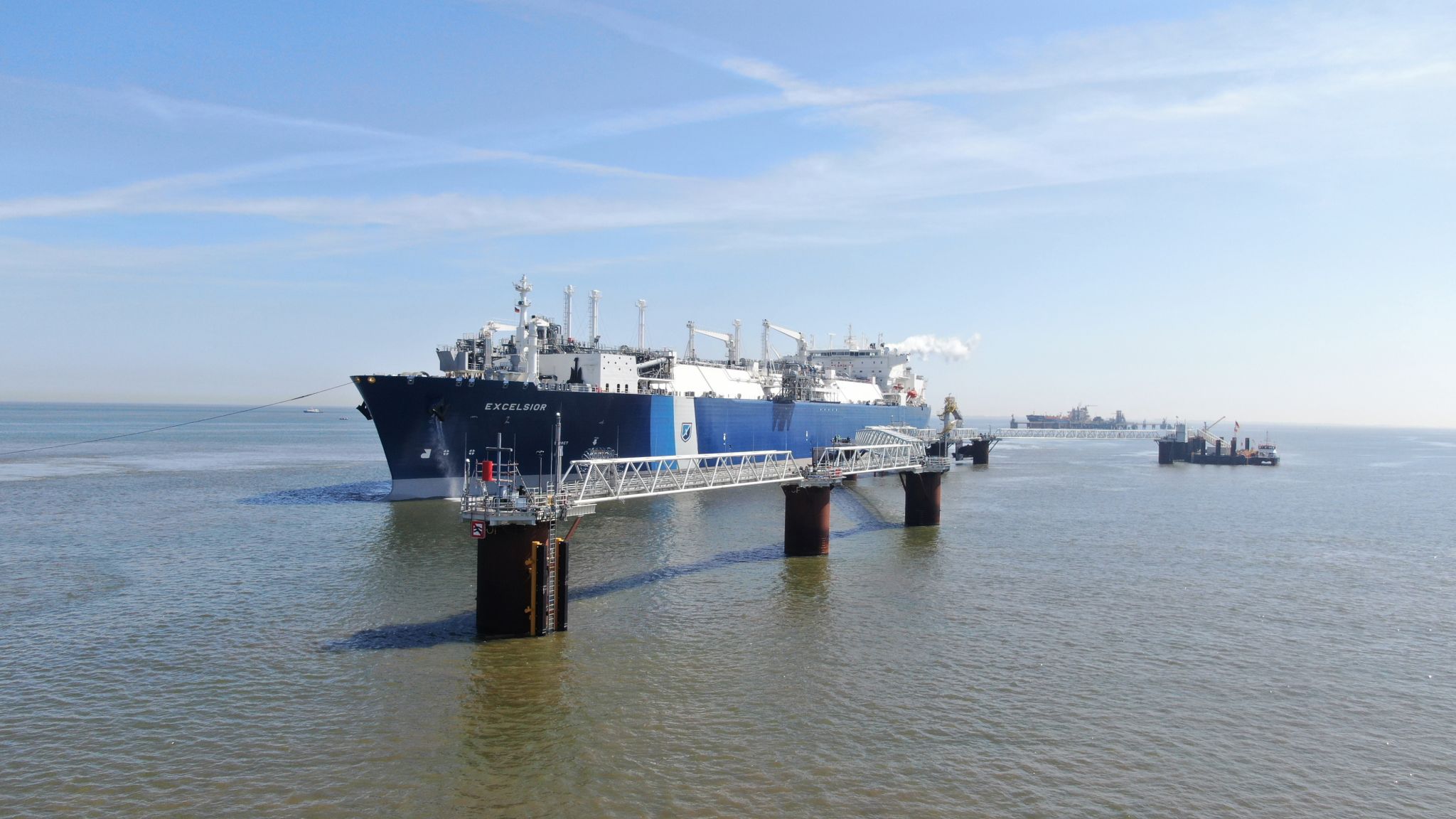 German FLNG Terminal Reaches Wilhelmshaven