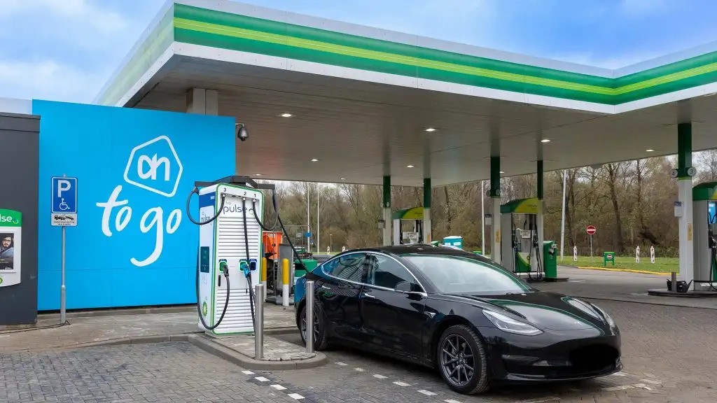 BP Sells Netherlands Mobility & Convenience and BP Pulse Businesses to Catom