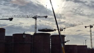 Ivens raises first tank roof at new GTS terminal