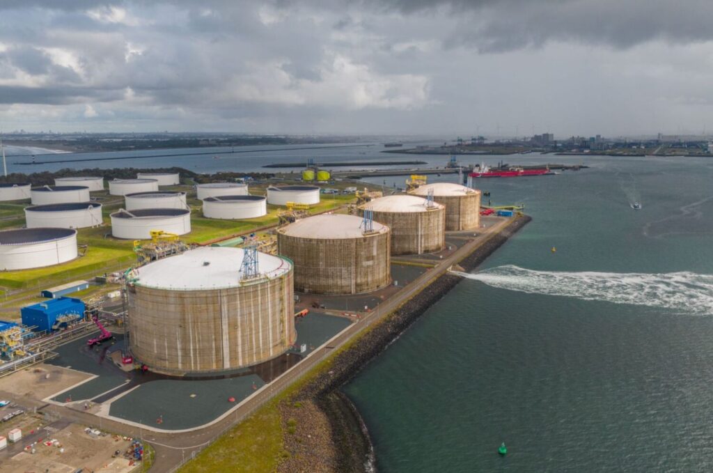 Fourth tank completed at Gate terminal